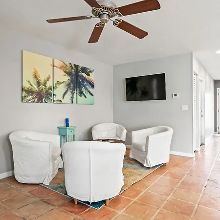 Villa Royal Retreat W/ Pool, Grill & Playground!